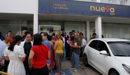 Protesta a las afuera de la Nueva EPS de Cúcuta.