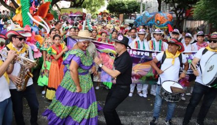 El gobernador William Villamizar demostró sus habilidades con la danza en la apertura del Festival del Norte/Foto Carlos Ramírez
