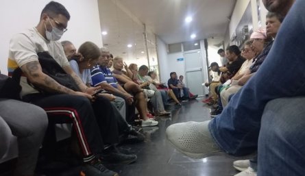 Usuarios de Nueva EPS en consulta de laboratorio clínico./Foto Orlando Carvajal