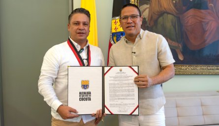 Nadim Bayona Pérez recibió la Medalla Juana Rangel de Cuéllar por su destacada gestión al frente de la Secretaría de Cultura y Patrimonio