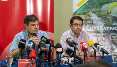 Diego Fernando Mora, gerente de la EIS, y Fabio Ernesto Araque, gerente Veolia Aguas de Norte de Santander./Foto: Cortesía