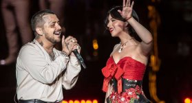 En un video que se hizo viral en redes sociales, aparece Ángela con un vestido ajustado que deja ver su vientre abultado.