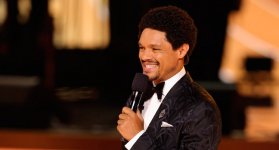 Trevor Noah en los Grammys 2025. Foto tomada de Instagram @grammys