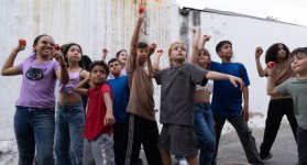 La Guerra de los Tomates: la película donde los niños derriban las fronteras.