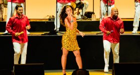 El Grupo Niche y Nathy Peluso