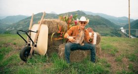 Luis Alfonso le canta a sus raíces con Lindo, Lindo, su nuevo álbum en vivo.