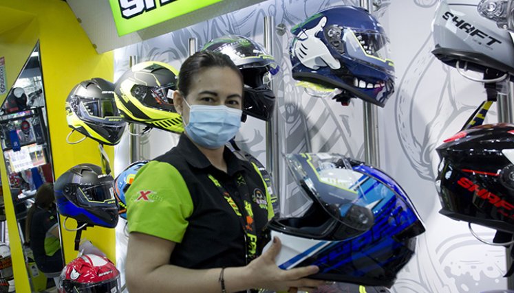 Los motociclistas deben asegurarse que el casco que usan cumpla con lo previsto en la Resolución 23385, antes de hacer la  inversión en un casco nuevo. /Fotos Luis Alfredo Estévez