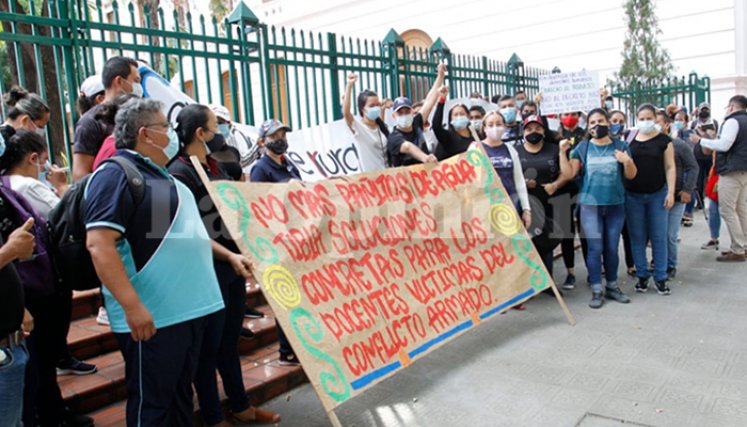 Plantón de docentes a las afueras de la Gobernación de Norte de Santander