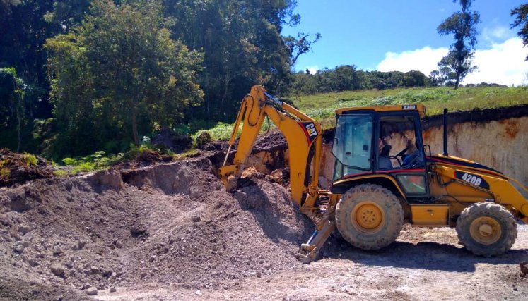 Mediante el banco de maquinaria amarilla vienen siendo rehabilitadas las vías que fueron  afectadas por las lluvias de los últimos meses de 2020./ Foto cortesía 