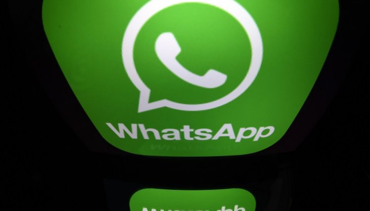 La empresa canceló el plazo del 8 de febrero para aceptar compartir información con Facebook. /Foto: AFP 