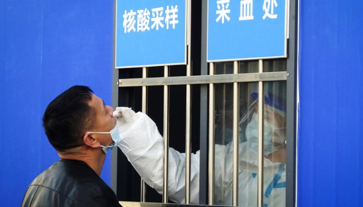 China ha logrado frenar en gran medida la pandemia desde principios de 2020 y solo se han registrado dos muertes desde mayo. / Foto: AFP