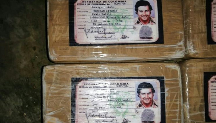 Los paquetes de droga tenían el rostro del famoso narcotraficante colombiano fallecido en 1993. / Foto: AFP