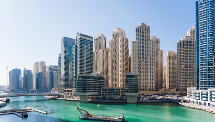 Los emiratíes son minoritarios en su propio país ya que los extranjeros representan alrededor del 90% de los 10 millones de habitantes. / Foto: Freepik.es
