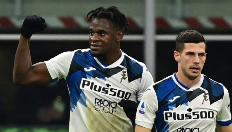 Duván Zapata alcanzó su octavo gol en la presente Serie A. / Foto: AFP