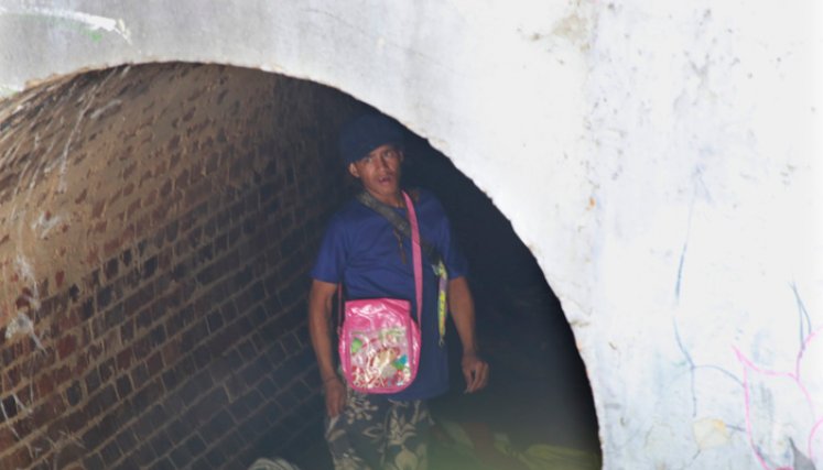La comunidad asegura que los habitantes de la calle se esconden en las tuberías antiguas para no ser capturados por las autoridades. / Foto: Juan Pablo Cohen