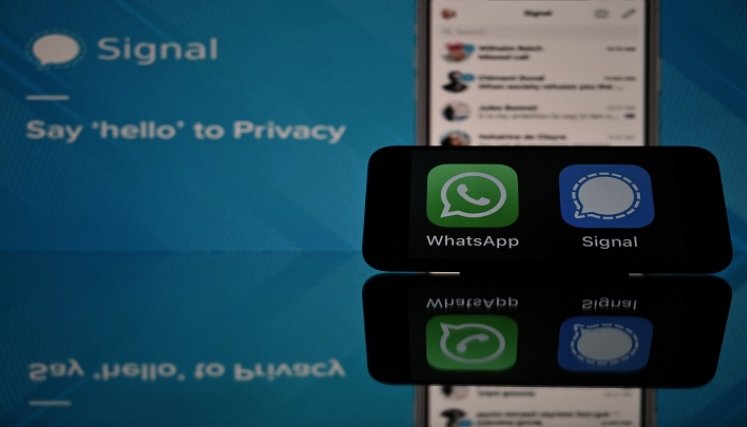 La política de seguridad de WhatsApp provocó el éxodo masivo a otra aplicación. Foto AFP