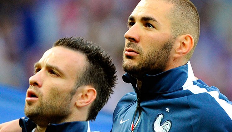 El caso incluye a Mathieu Valbuena (izquierda) a quién chantajearon con un supuesto video intimo. 