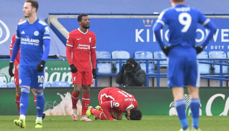 El Leicester derrotó al Liverpool 3-1 y se aleja de la pelea por el título.