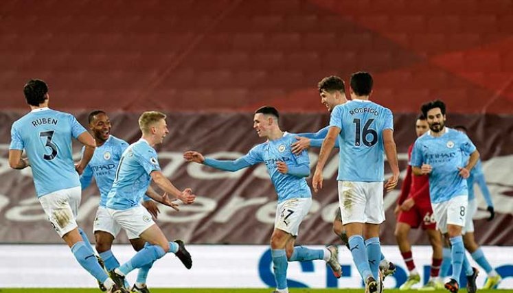 Manchester City, va por más ante el Everton de James Rodríguez.