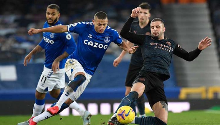 Un difícil partido tiene el Everton contra el Liverpool.