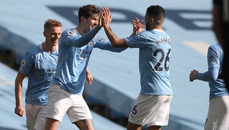El Mancahester City sigue al frente de la Liga Premier