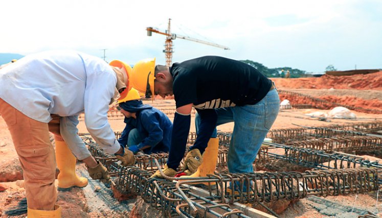 Los cambios hacia el teletrabajo y la crisis laboral han disminuido el número de personas que sufrieron accidentes laborales en 2020. / Foto Archivo La Opinión