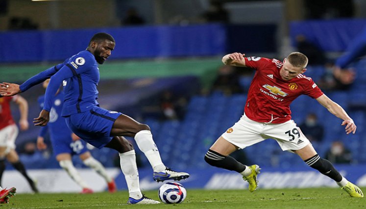 El Manchester United no pudo pasar del empate (0-0) en campo del Chelsea y se mantiene segundo, a 12 puntos del líder, Manchester City. 