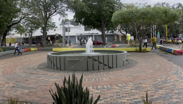 La Fuente Luminosa sobre la Diagonal Santander y la avenida Cero, volvió a funcionar en este sector de Cúcuta./ Foto Luis Alfredo Estévez.