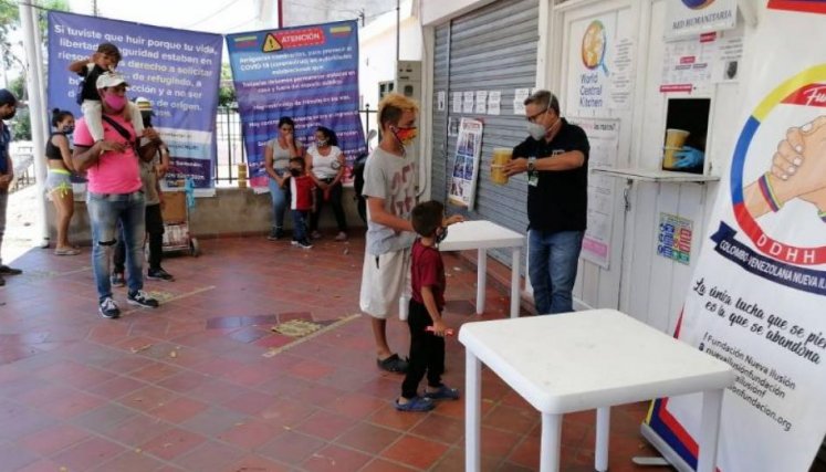 La organización entrega 1.000 comidas diarias