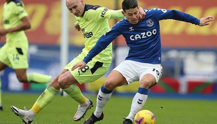 James Rodríguez regresa hoy a la línea titular del Everton.