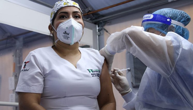 El proceso de vacunación en el departamento  inició el 19 de febrero con el personal de la primera línea de atención del Hospital Erasmo Meoz. / Foto archivo La Opinión