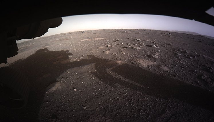 Imagen del planeta rojo sobre la superficie marciana.