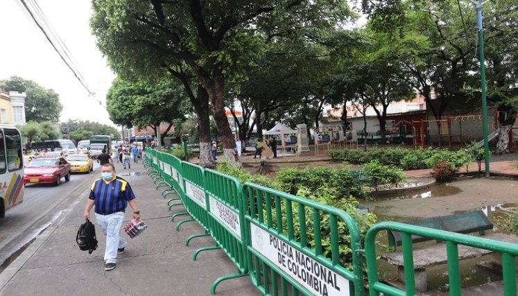 Los parques estarán cerrados por unas cuantas semanas y evaluar los resultados. Foto: Luis Alfredo Estévez/ La Opinión 