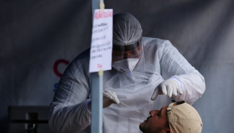 Bajan los contagios activos de COVID-19 en Colombia. / Foto: Colprensa