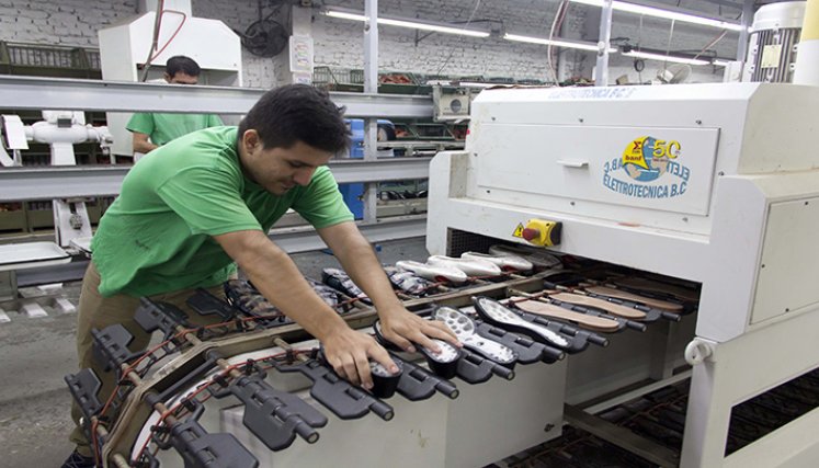 Los fabricantes de calzado buscan atraer compradores.