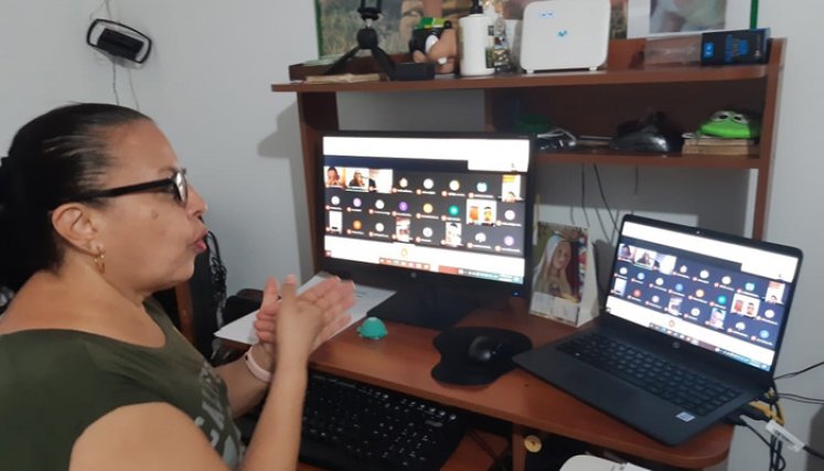 Los intérpretes de señas y los apoyos pedagógicos son importantes en los proceso de enseñanza para los estudiantes sordos. / Foto: Cortesía