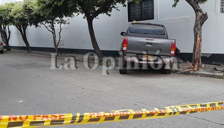 Así quedó el vehículo en el que se desplazaba la víctima.