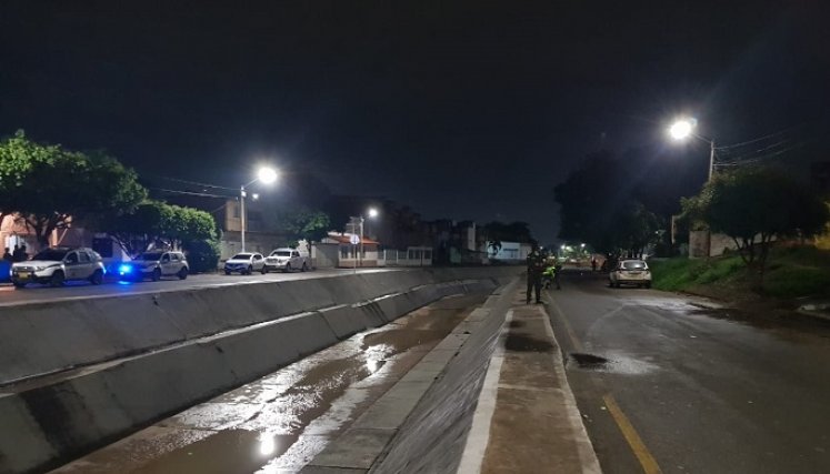 Las autoridades inspeccionaron la escena del crimen en el Canal Bogotá.
