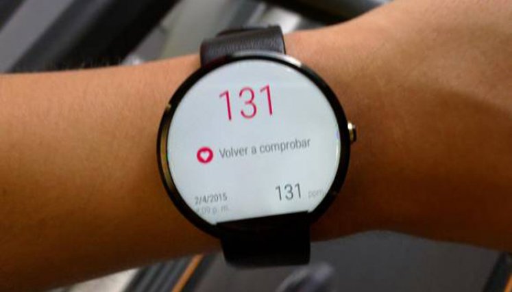 Los cambios sutiles en los latidos del corazón de una persona, que se pueden medir en un Apple Watch, pueden indicar la aparición de COVID-19 hasta siete días antes de que se diagnostique la infección. / Foto: Colprensa