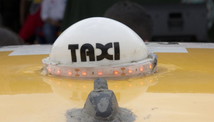 Dos delincuentes golpearon al taxista y le amarraron las manos, dejándolo en el puesto trasero del vehículo. / Foto: Archivo