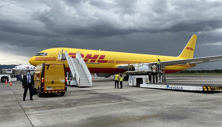 Vacunas contra la COVID-19 llegan a Colombia.