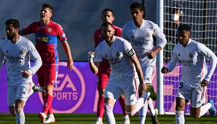 Karim Benzema, delantero del Real Madrid, gran figura en el partido.