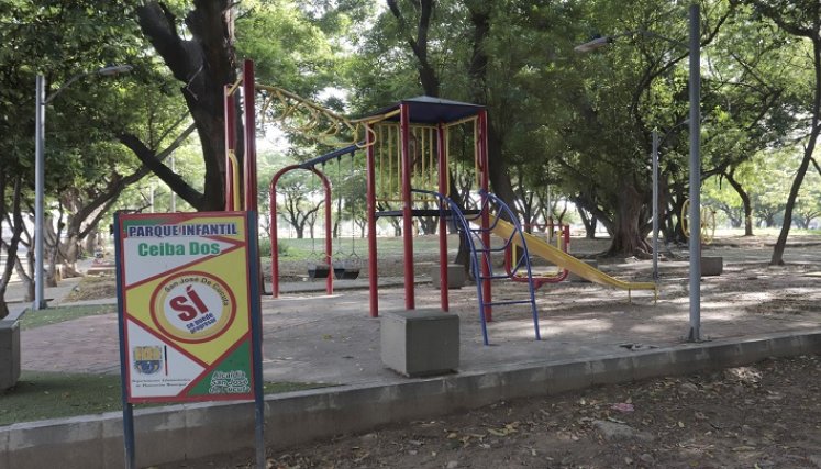 La comunidad pide una inversión municipal para recuperar los espacios públicos./ La Opinión 