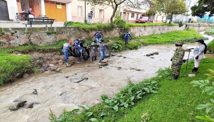 Al principal afluente del municipio le vierten parte de las aguas negras al quedar inconcluso hace algunos años el Plan Maestro de Alcantarillado./ Roberto Ospino/ La Opinión 