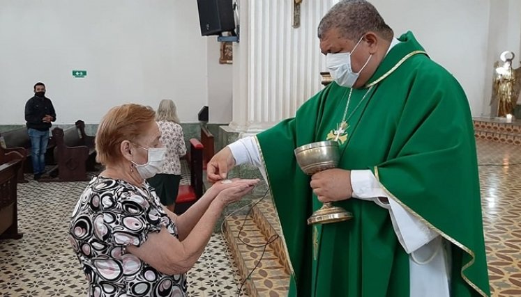 Recomiendan que las celebraciones litúrgicas se lleven a cabo de manera virtual. / Cortesía/ La Opinión 