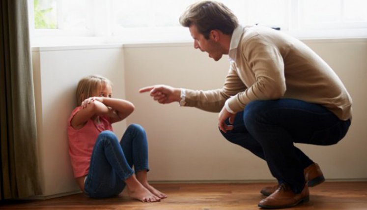 La nueva legislación señala que se podrá acudir a las escuelas para padres con el ánimo de aprender sobre nuevas herramientas que les permitan corregir a sus hijos sin necesidad de utilizar los golpes. / Foto: Colprensa