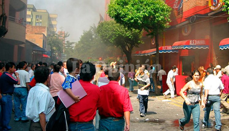 La bomba acabó con buena parte del edificio, situado en pleno corazón de Cúcuta.
