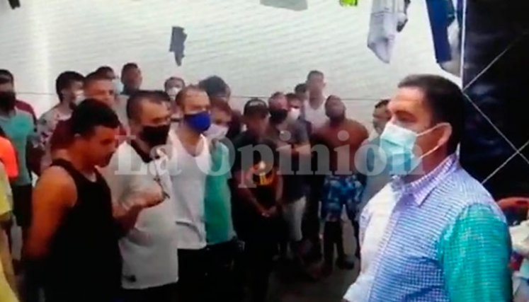 Juan Carlos Prada, director de la Penitenciaría, visitó el patio 12 en la mañana de ayer.