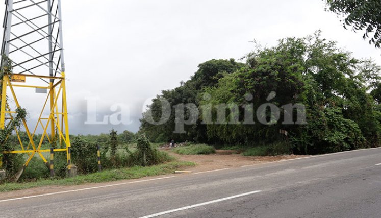 En medio del ataque, la víctima corrió hacia el territorio colombiano, donde se escondió y le pidió a su pareja que la recogiera.