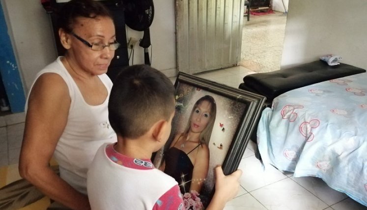Graciela Contreras y su nieto de 7 años no superan el dolor de la desaparición.